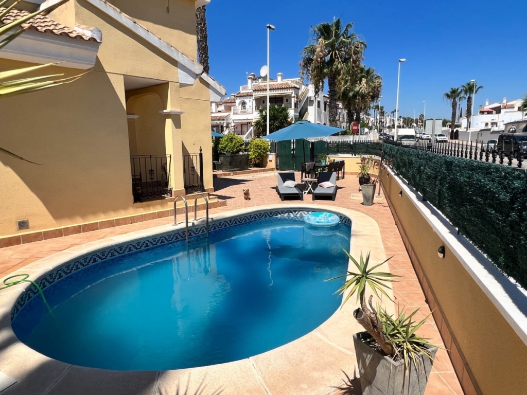 3 Bedroom 2 Bathroom Villa in Orihuela Costa