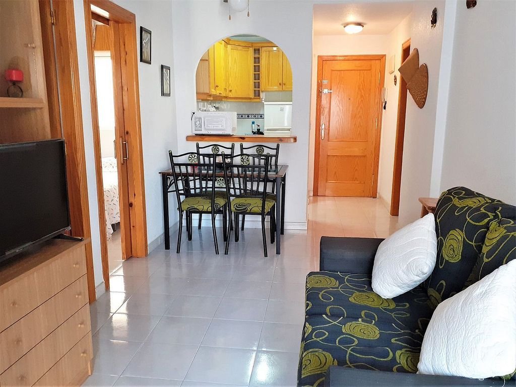 2 BEDROOM APARTMENT FOR RENT IN TORREVIEJA
