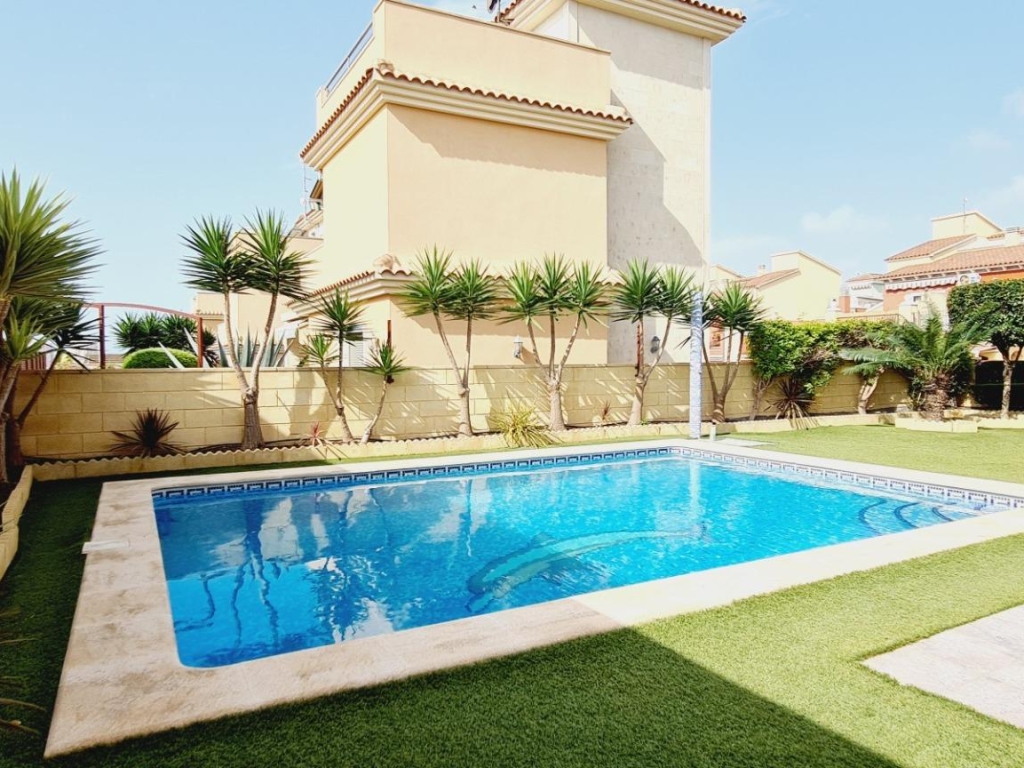 4 Bedroom 3 Bathroom Villa in Torrevieja