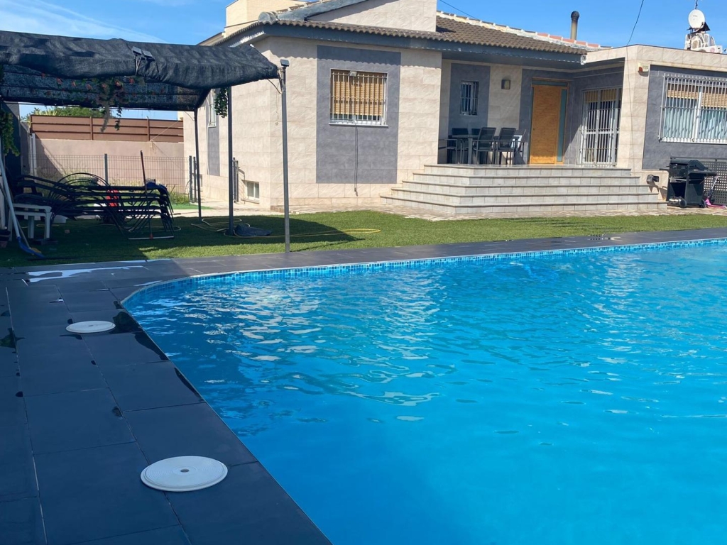 3 Bedroom 2 Bathroom Villa in Torrevieja