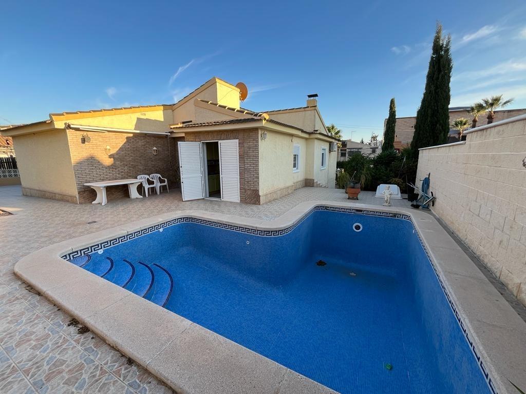 2 Bedroom 2 Bathroom Villa in Torrevieja