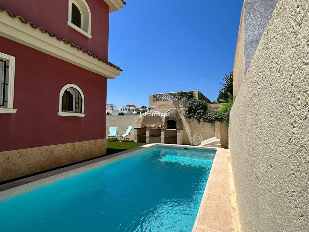 3 Bedroom 2 Bathroom Villa in Orihuela Costa