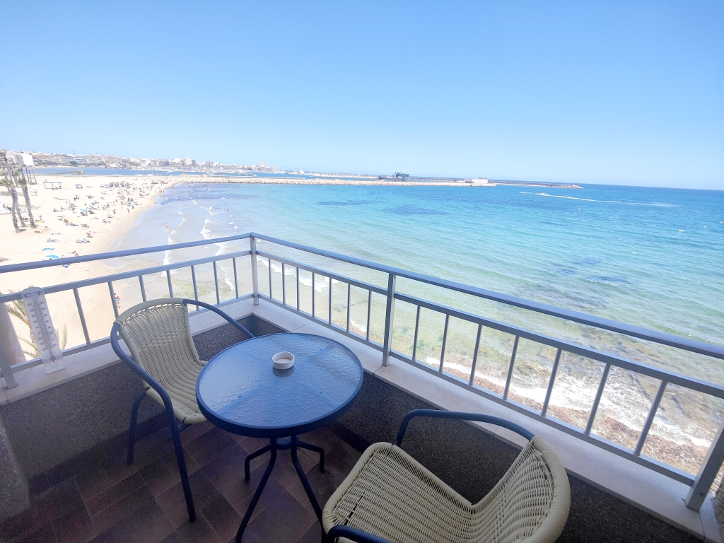 THREE BEDROOM APARTMENT WITH SEAVIEWMIN TORREVIEJA FOR RENT