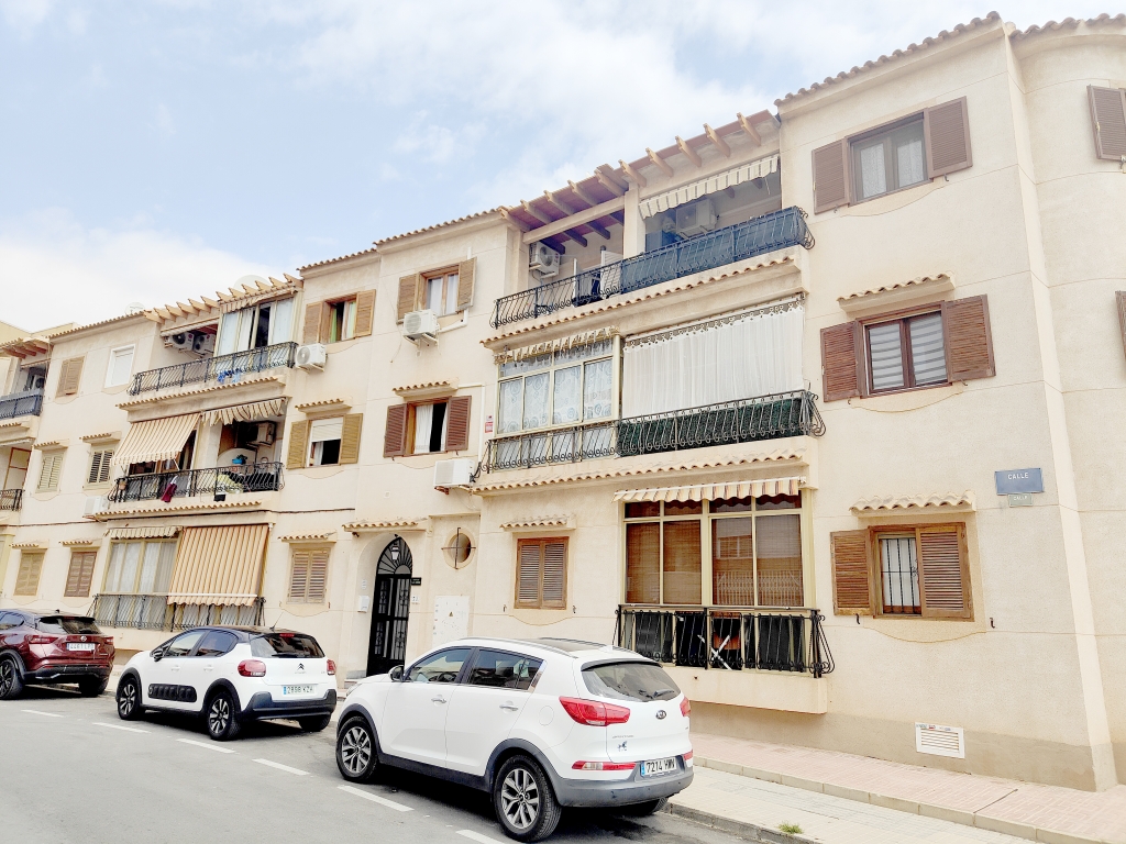 ONE BEDROOM APARTMENT FOR SALE IN TORREVIEJA