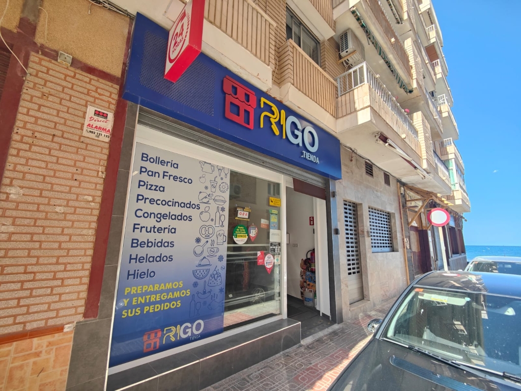 COMERCIAL WITH PERMISES FOR SALE IN TORREVIEJA