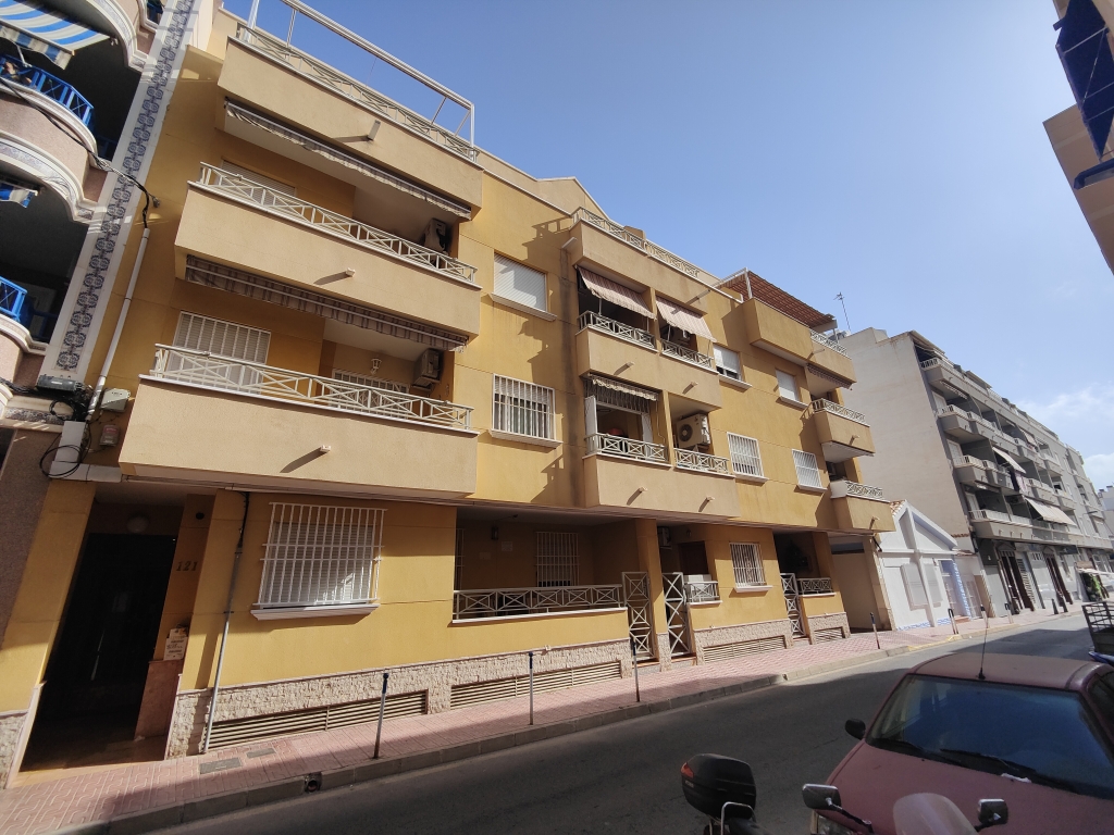 TWO BEDROOMS TWO BATHROOMS FOR SALE IN TORREVIEJA