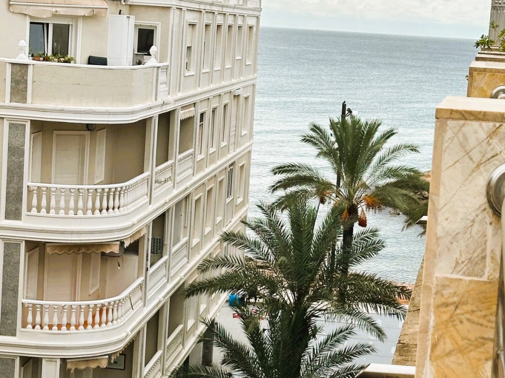 Ático con Vistas al mar en Segunda línea de playa