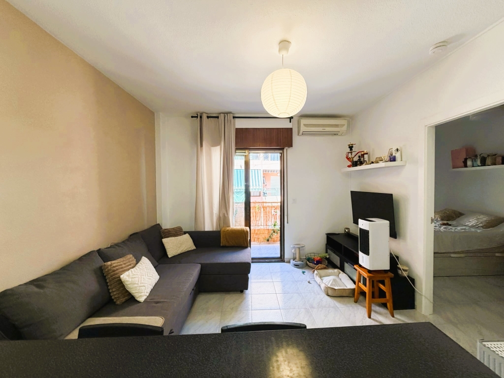 1 BEDROOMS APARTMENT 